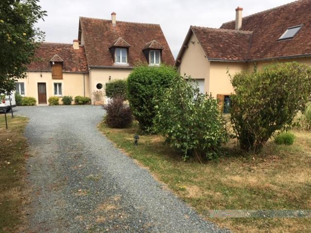 Cottage A La Campagne Avec Piscine Et Spa Ardentes 外观 照片