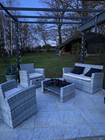 Cottage A La Campagne Avec Piscine Et Spa Ardentes 外观 照片