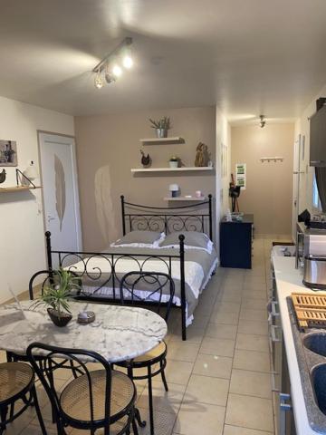 Cottage A La Campagne Avec Piscine Et Spa Ardentes 外观 照片