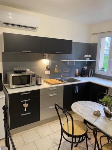 Cottage A La Campagne Avec Piscine Et Spa Ardentes 外观 照片